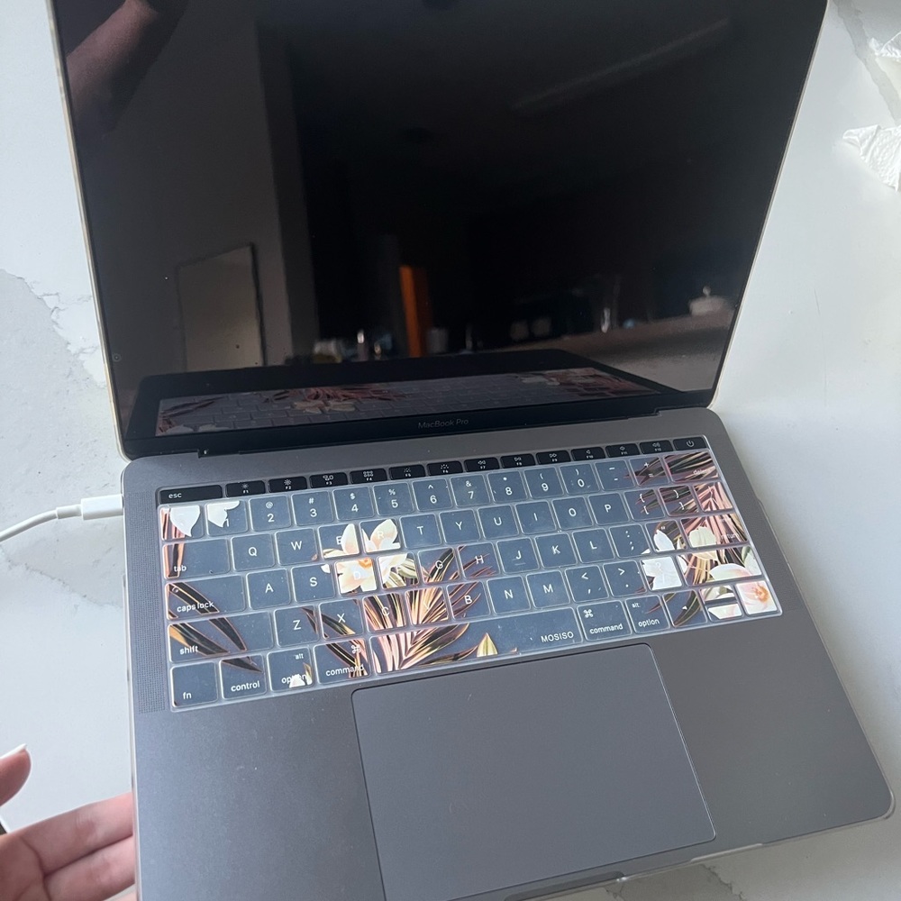 MacBook Pro š» Retina Display - Picture 3 of 5